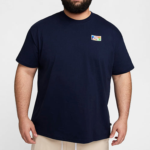 U NK SB TEE OC THUMBPRINT
